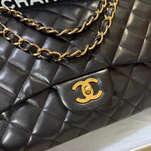 Chanel bag - Picture 1 of 3